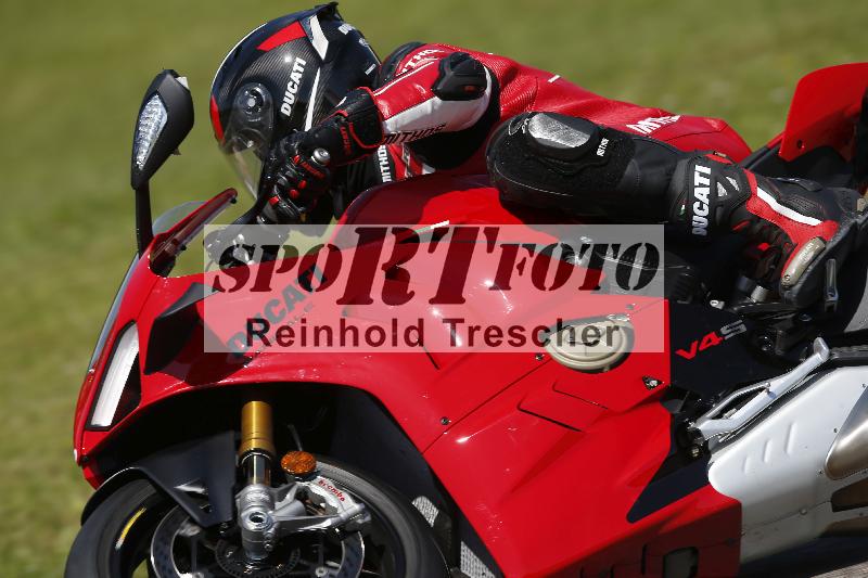 /Archiv-2024/29 12.06.2024 MOTO.CH Track Day ADR/Gruppe rot/ohne Startnummer